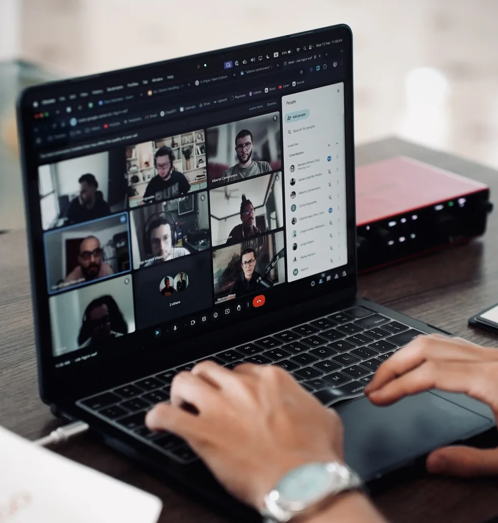 Llamada grupal en vivo de la comunidad de Riverius Academy